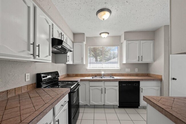 Building Photo - 15907 Wingdale Dr