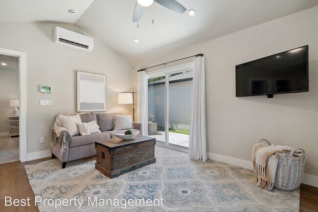 Foto del edificio - 1 br, 1 bath House - 210 South R St Unit B