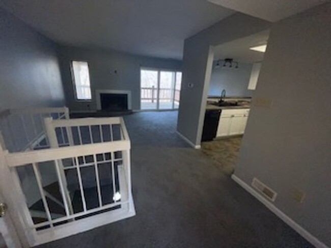 Building Photo - 2 Bed 1 Bath Available Now!