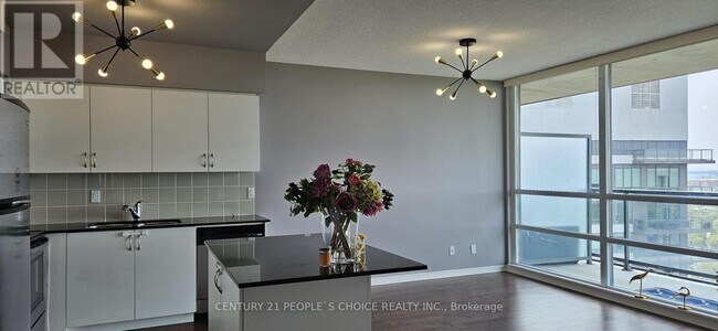 Photo du bâtiment - 2230 Lake Shore Blvd W