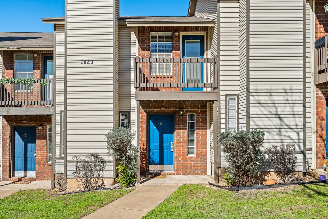 Foto principal - RIVER CROSSING TOWNHOME - 2BD -2.5BA - GRE...