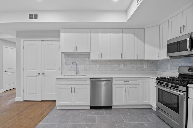 Foto del edificio - 311-315-315 West Side Ave