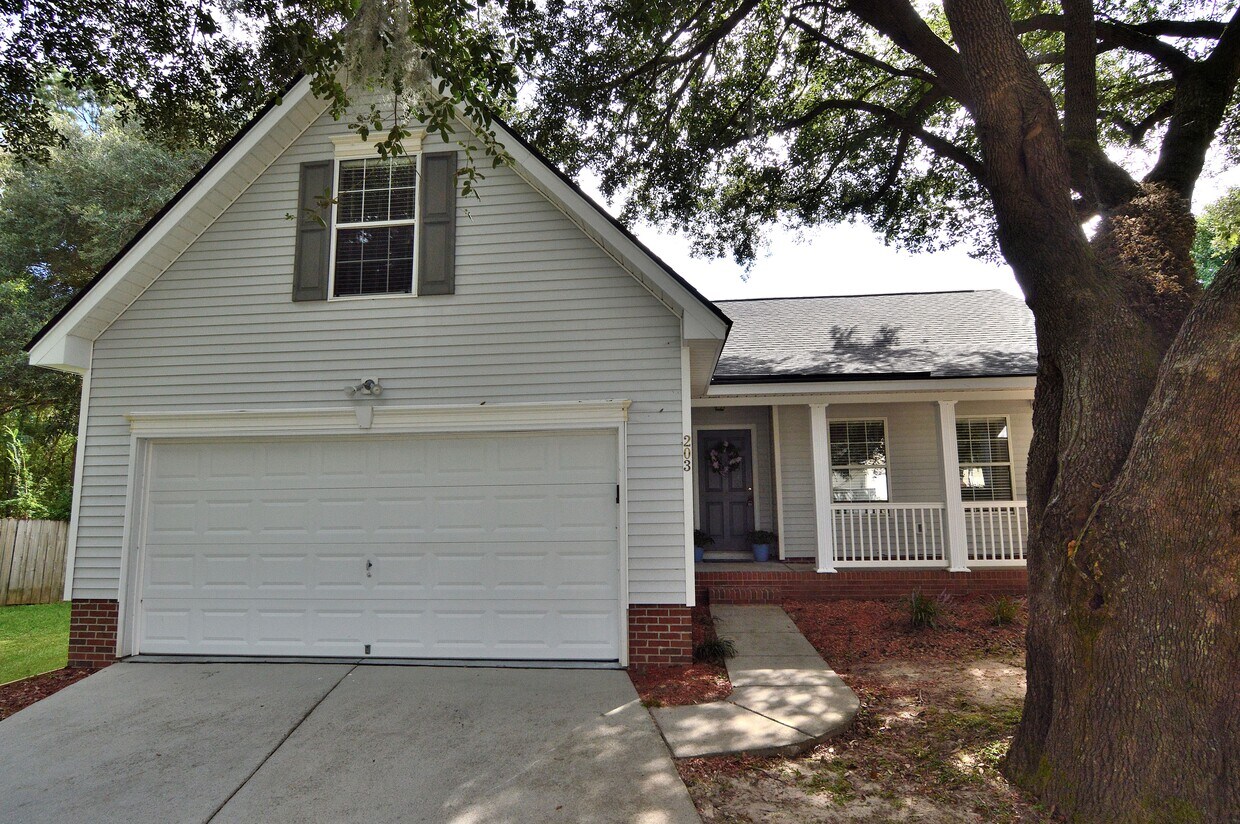 Foto principal - 203 Hawkridge Pl
