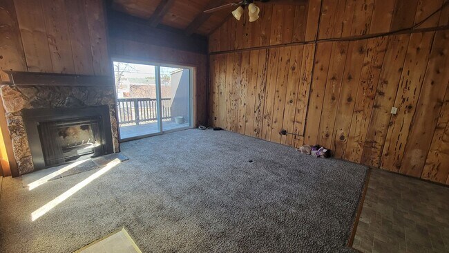 Sala de estar - 162 Aynes Ct