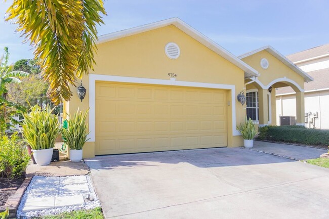 Foto del edificio - Pinellas Park 3 Bed 2 Bath 2 Car Garage Home