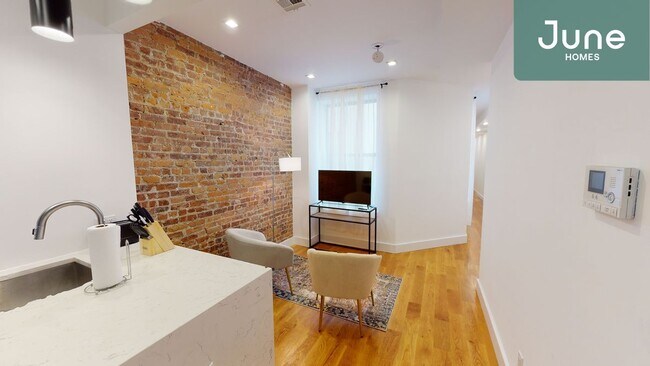Building Photo - Full room in 3-bed/1.0-bath Home
