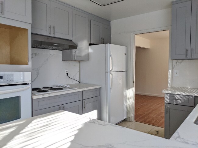 Building Photo - 5914 Sutton Park Pl