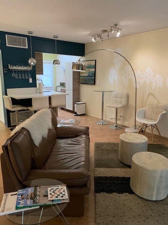 Building Photo - COMING SOON!!!  Studio Condo in Downtown P...