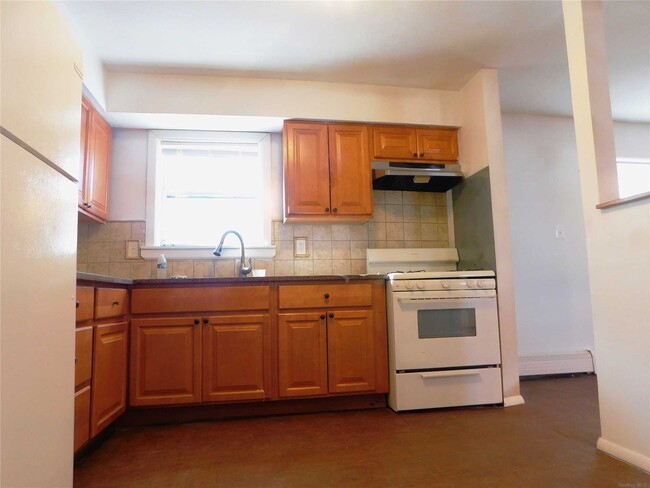 Building Photo - 377 Beachview St