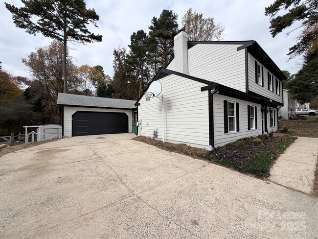 Foto del edificio - 2825 Edwin Jones Dr