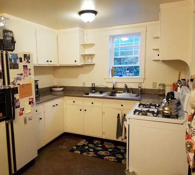 Building Photo - 5530 Beaudry St