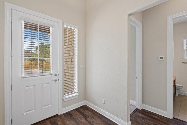 Building Photo - 3805 Wales Ct
