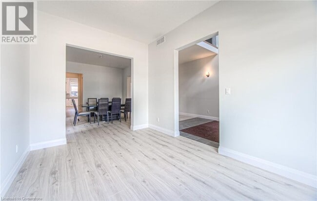 Building Photo - 81 sass Cres