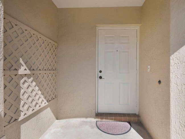 Foto del edificio - 970 Summit Lake Dr