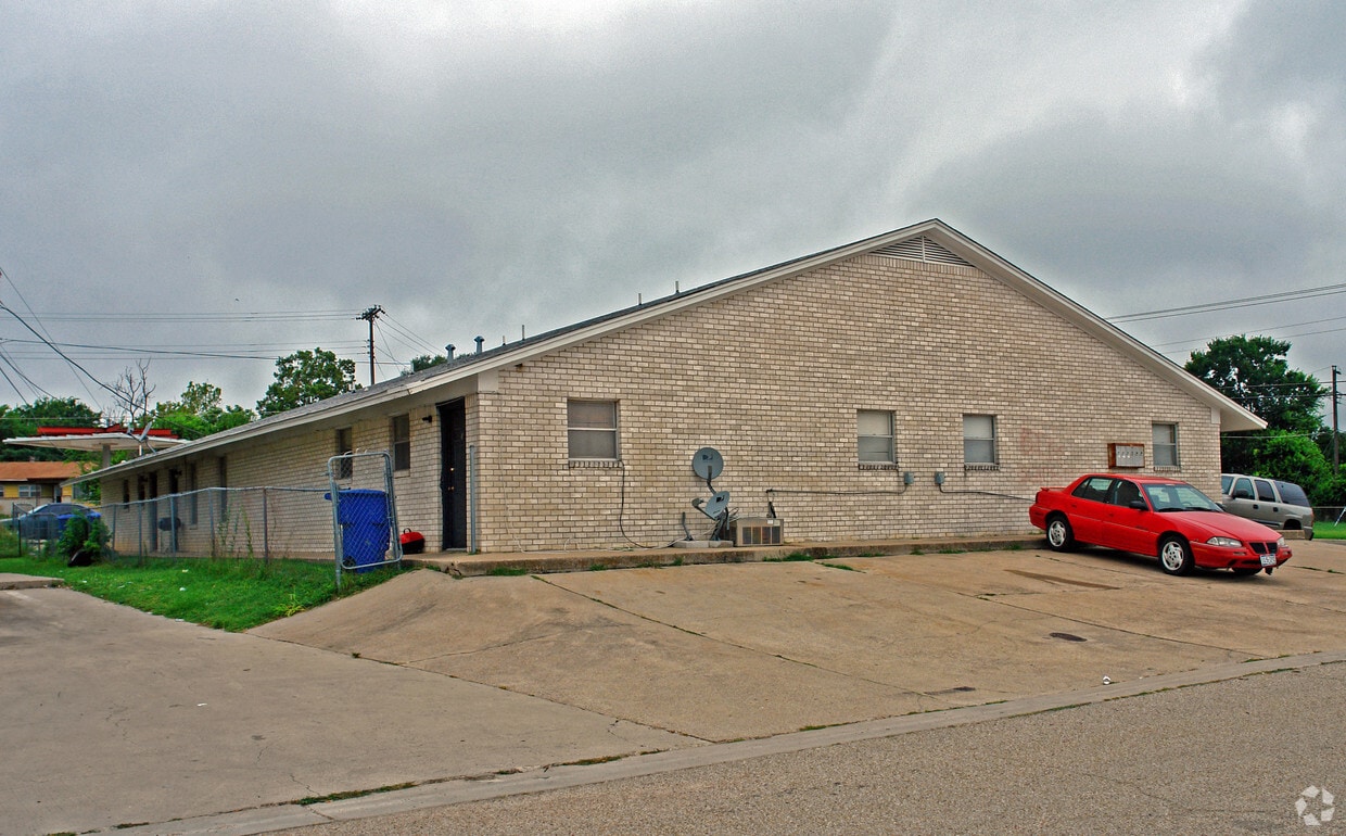 Building Photo - 1202 Urbantke Ct
