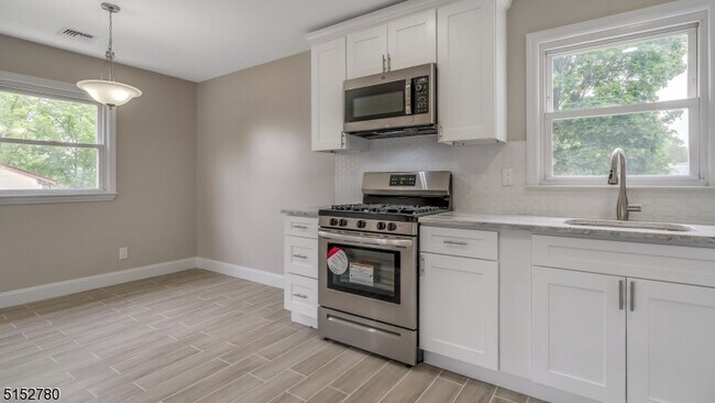 Building Photo - 327 Brookfield Pl