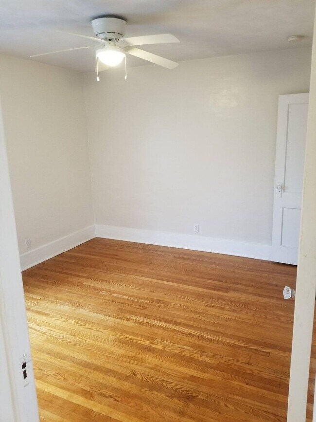 Master Bedroom - 109 Lyon Pl