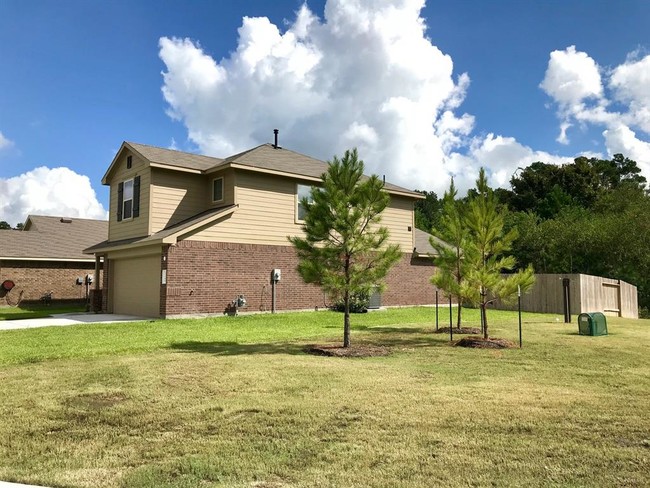Building Photo - 23506 Umbrella Pine Dr