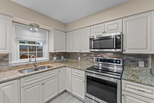 Building Photo - 1132 Sippel Dr