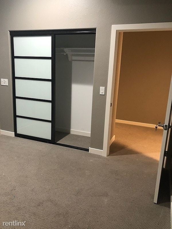 Building Photo - 5 br, 4 bath Townhome - 630 Chandler Walk