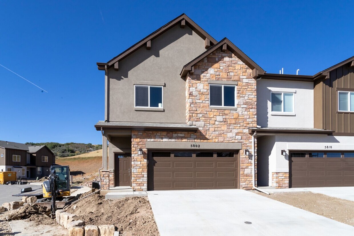 Primary Photo - Gorgeous Home in The Villas at Mountain Sh...