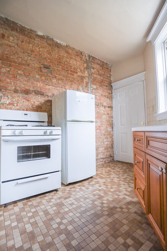 Primary Photo - 1300 W Albion Ave