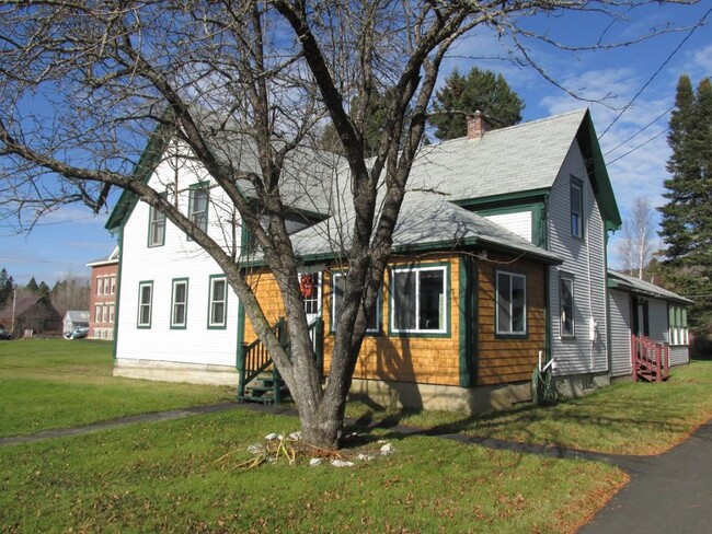 Building Photo - 1591 Main St