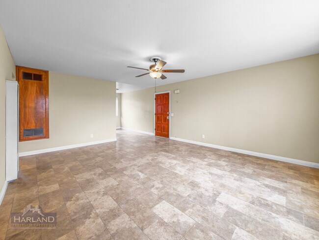 Building Photo - 393 Oak Ave