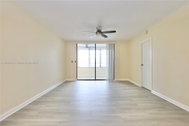 Foto del edificio - 2821 Somerset Dr