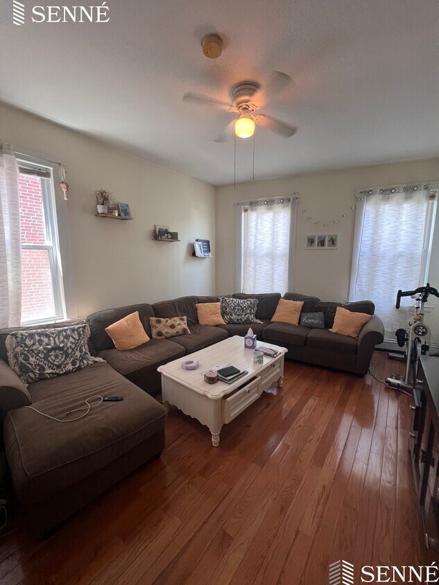 Foto principal - 1200 Cambridge St