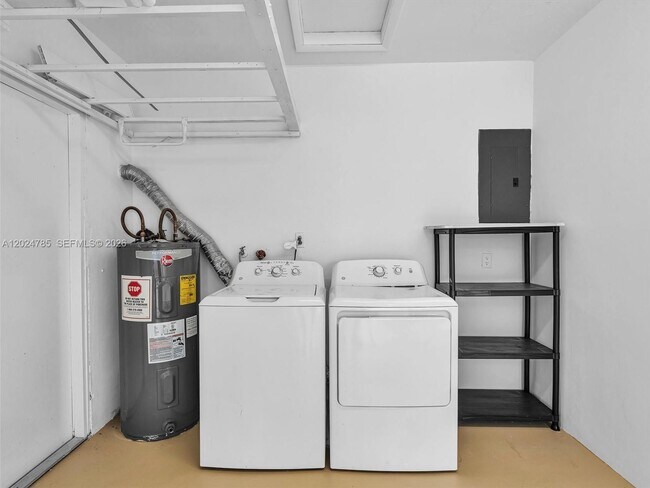 Building Photo - Southwest 42nd Terrace, Fort Lauderdale, FL 33314 - 3 BR 2 BA house