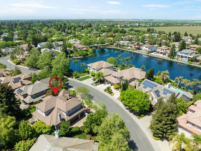 Building Photo - 3423 La Playa Dr