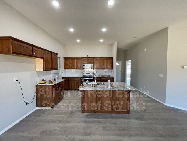 Building Photo - 309 Rosalie St