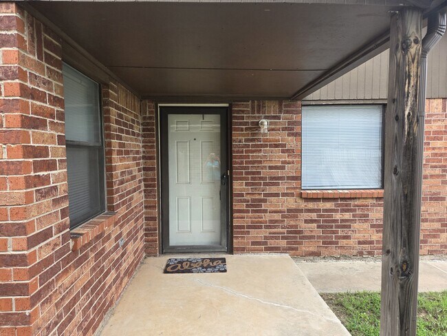 Building Photo - 507 Peppertree Ln