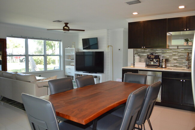 Foto del edificio - 370 SW 14th St