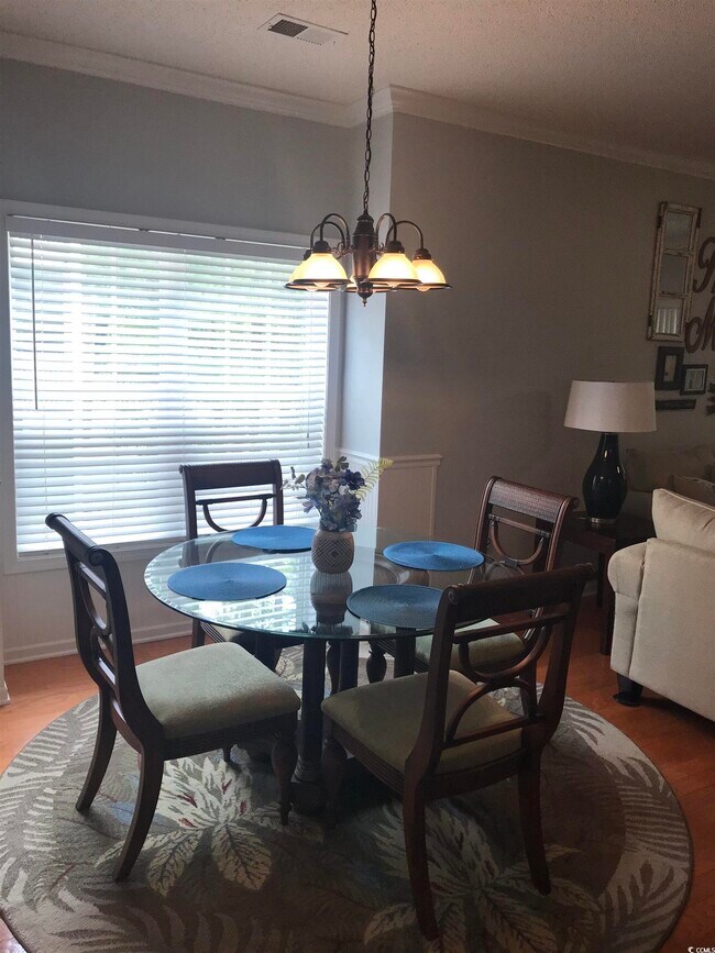 Foto del edificio - 5822 Longwood Dr