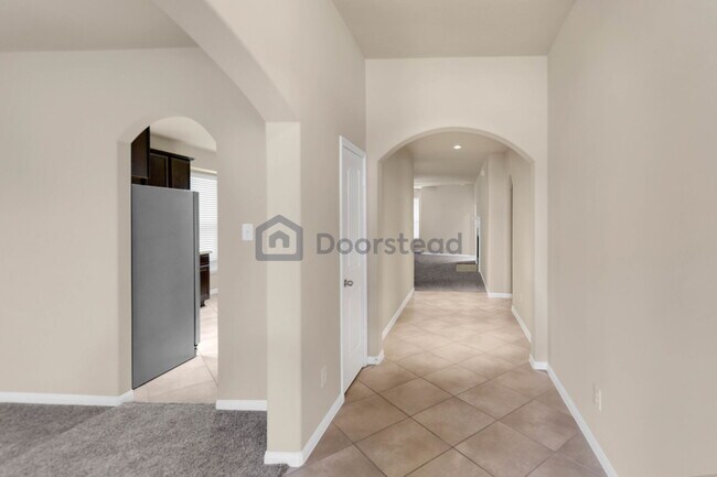 Building Photo - 1311 S Maple Dr