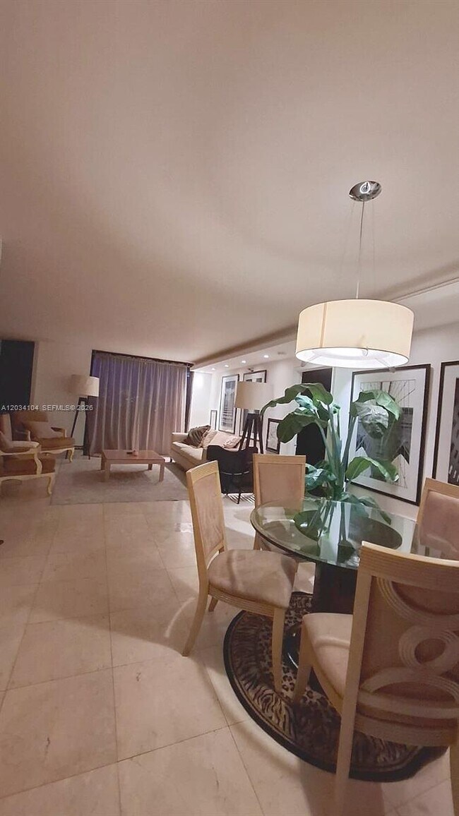 Foto del edificio - 3300 NE 191st St