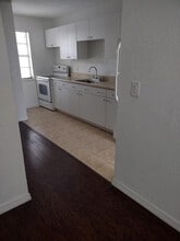 Building Photo - 1021 SE Monterey Rd