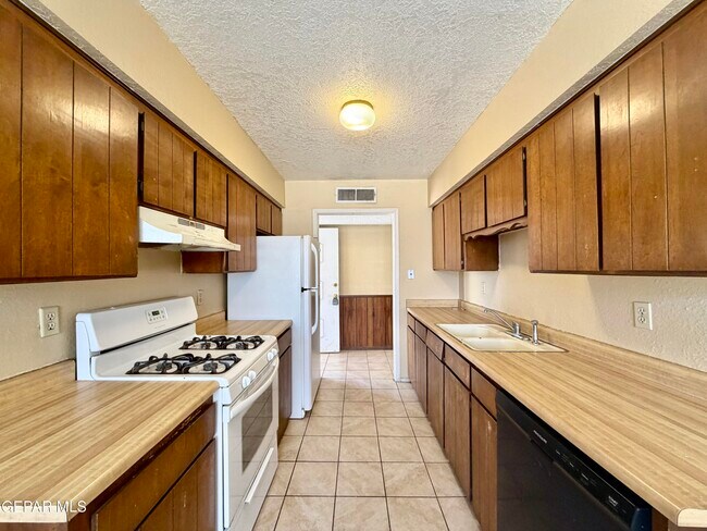 Foto del edificio - 317 Bright Water Ln