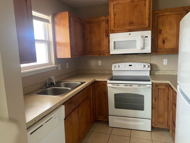 Foto del edificio - 3 Bedroom 2 Bath Duplex