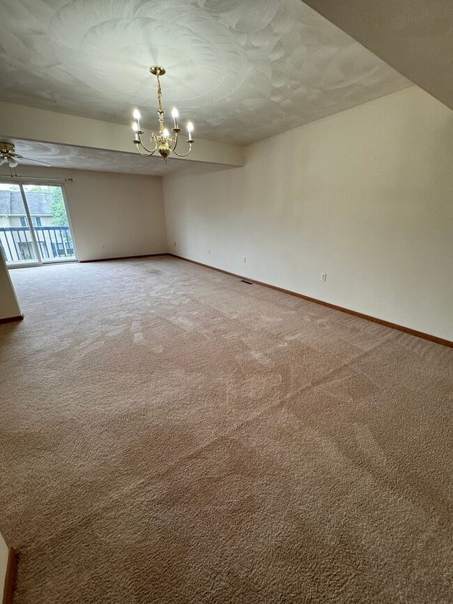 Foto del edificio - Large 3 Bedroom 2.5 Bathroom Townhouse in Burrell School District - Next to Hillcrest Country Club