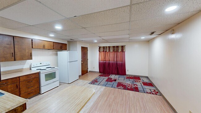 Foto del edificio - 674 N Cedar St