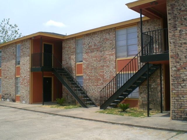 Primary Photo - Farrah Village