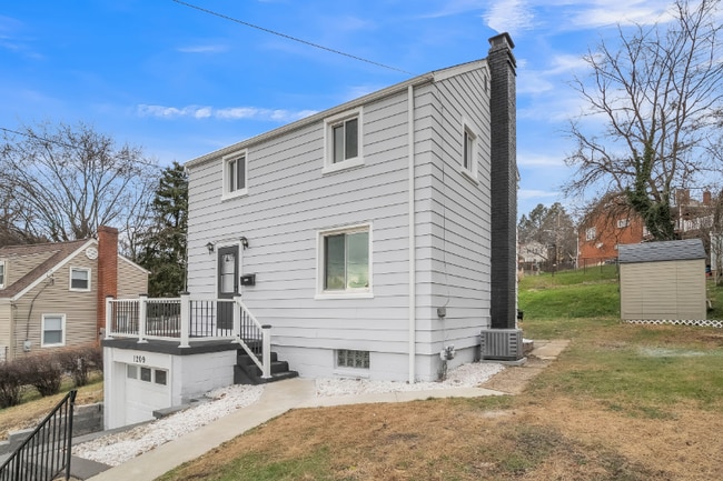 Photo - 1209 Cloverfield Dr House