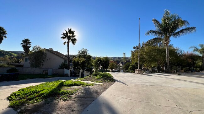 Foto del edificio - 2911 Hawk Rd