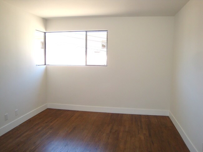 Foto del edificio - 3130 S Barrington Ave