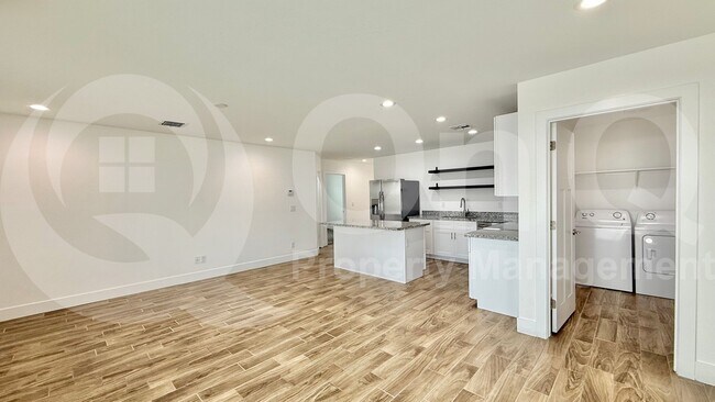 Foto del edificio - 5733 S 13th Ave