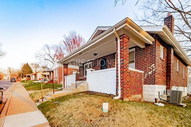 Building Photo - 6530 Avalon Ave