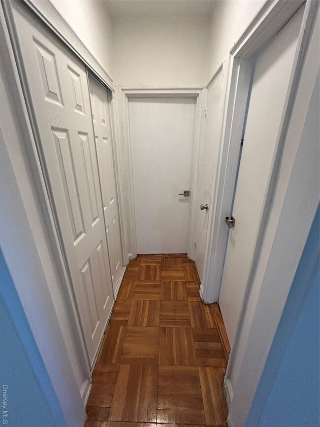 Foto del edificio - 210 Pelham Rd